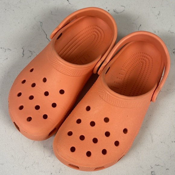 Crocs Classic Clog Size Junior 3, Peach - Orange - Coral - Picture 3 of 16